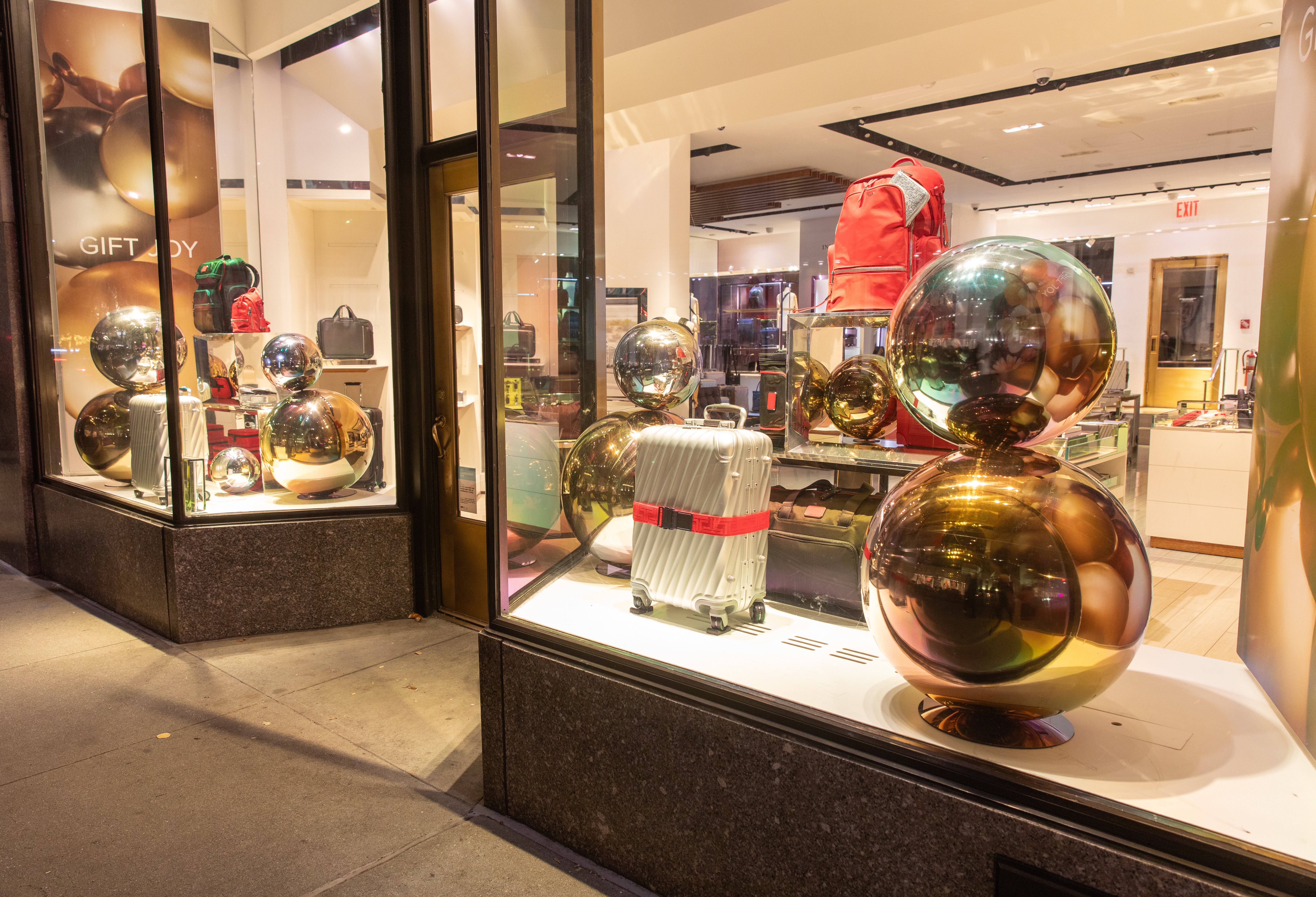 Tumi Holiday Window 2025-2